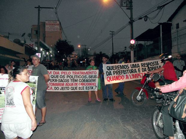 Moradores do Niterói indignados fecham entrada ao bairro por cerca de duas horas causando grande engarrafamento manifestacao niteroi 1